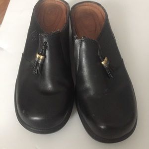 ARIAT black mules/clogs
